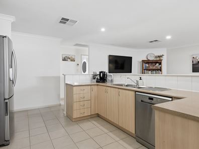 37 Pamplona Boulevard, Port Kennedy WA 6172