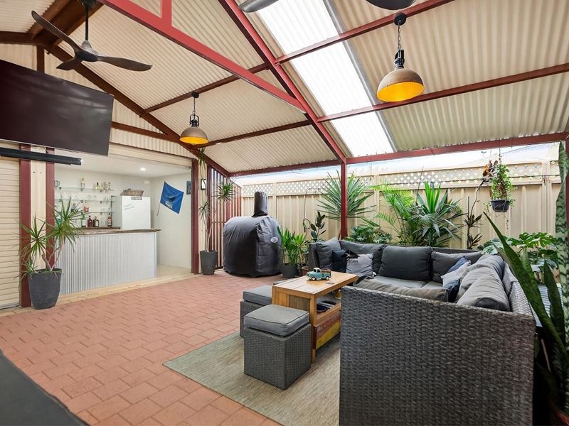 33 Mark Way, Wandina WA 6530
