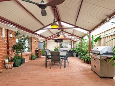 33 Mark Way, Wandina WA 6530