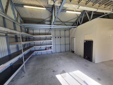 33 Mark Way, Wandina WA 6530