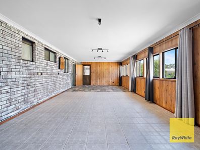24 Coachwood Way, Maddington WA 6109