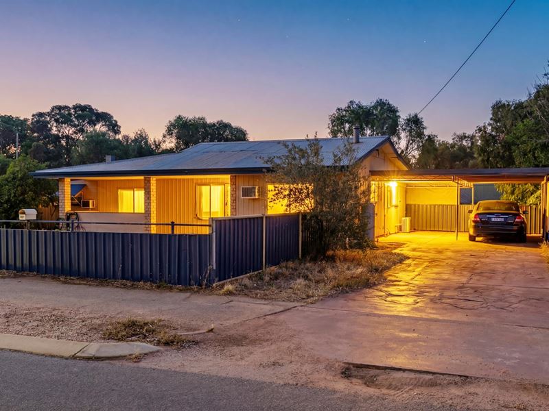 4 Gamenya Avenue, Merredin WA 6415