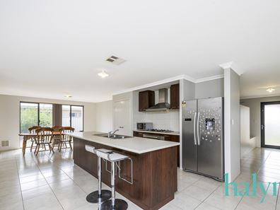 10 Supanova Lane, Australind WA 6233