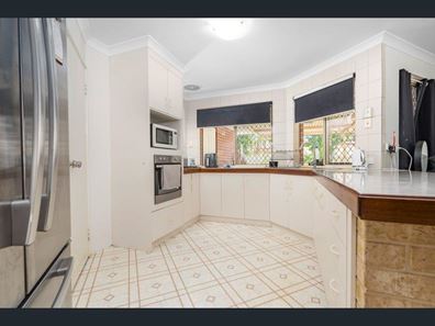 10 Weeloo Road, Waggrakine WA 6530