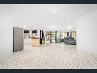 10 Weeloo Road, Waggrakine WA 6530