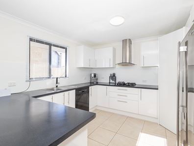 12 Thomas Street, Leeman WA 6514