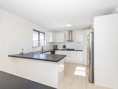 12 Thomas Street, Leeman WA 6514