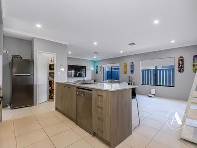 8 Waterous Street, Piara Waters WA 6112