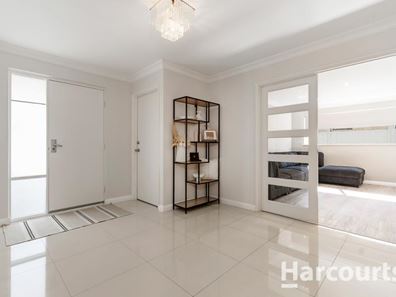 15 Liriope Parkway, Sinagra WA 6065