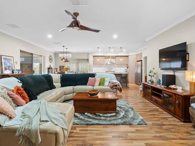 35 Wells Road, Pinjarra WA 6208