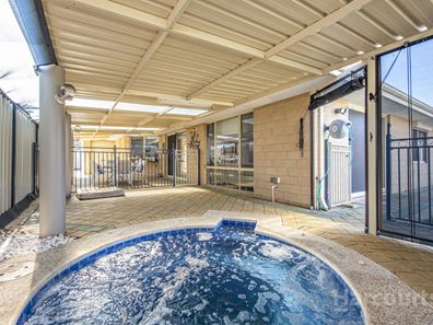 6 Alondro Way, Meadow Springs WA 6210