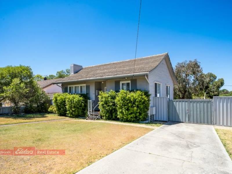 17 Westcott Road, Medina