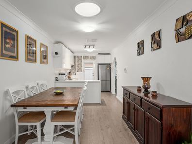 11/4 Glastonbury Road, Armadale WA 6112