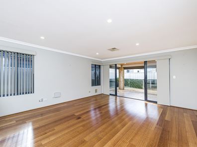 12 Carnation Street, Canning Vale WA 6155