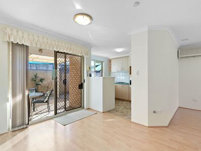 6/2 Cerberus Avenue, Parkwood WA 6147
