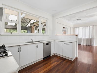 9 Halse Crescent, Melville WA 6156