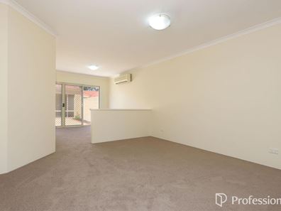 1/10 Tyre Avenue, Riverton WA 6148