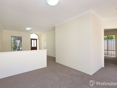 1/10 Tyre Avenue, Riverton WA 6148