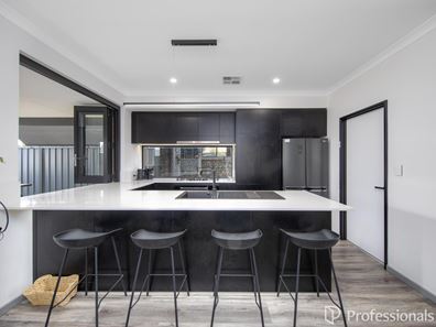 19 Entrance Road, Coogee WA 6166