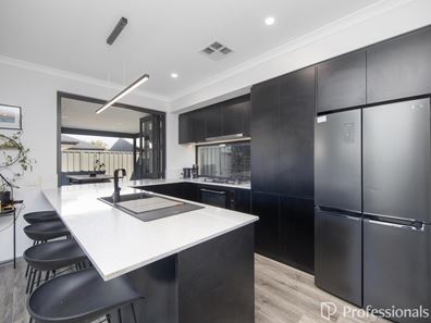 19 Entrance Road, Coogee WA 6166