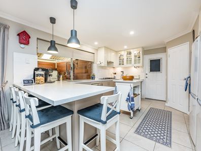 41 Shiralee Bend, Carramar WA 6031