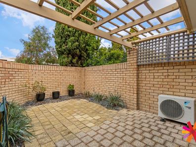 6B Saunders Street, Como WA 6152