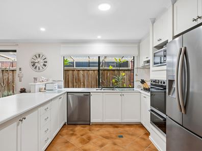 28 Fringe Lily Crescent, Ellenbrook WA 6069