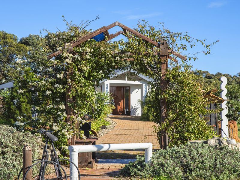 671 Mallokup Rd, Stirling Estate WA 6271