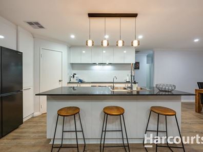 4 Mamoose Road, Banksia Grove WA 6031