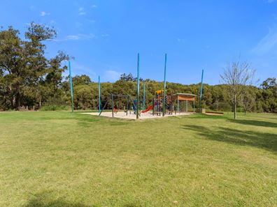8 Marloo St, Wattle Grove WA 6107