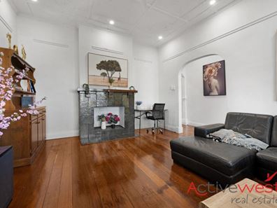 152 Shenton Street, Beachlands WA 6530